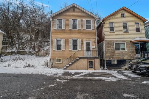 28 Coles Row, McKees Rocks, PA, 15136 | Card Image