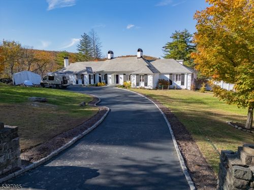 18 Pepperidge Tree Ter, Kinnelon, NJ, 07405-2228 | Card Image