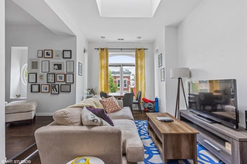 apt-2f-2042 Crystal St, Chicago, IL, 60622-3191 | Card Image