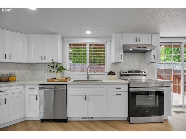 1111 Sw Linneman Ave, House other with 5 bedrooms, 3 bathrooms and 3 parking in Gresham OR | Image 15