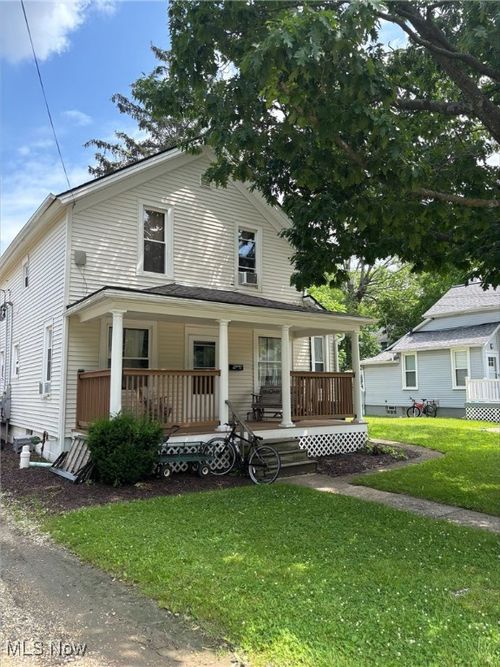 206 Court St, Chardon, OH, 44024-1212 | Card Image