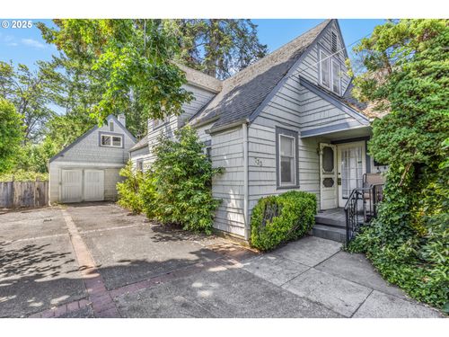 733 S 3rd St, Cottage Grove, OR, 97424-2425 | Card Image