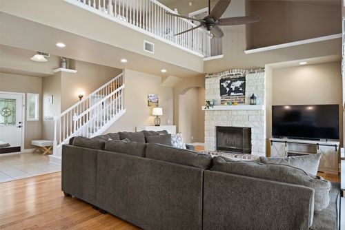 208 Dawn Dr, Liberty Hill, TX, 78642-4613 | Card Image