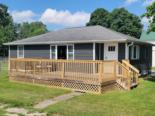 129 Oak St, Freeport, MI, 49325-9408 | Card Image