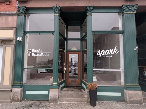 193 High St, Holyoke, MA, 01040-6504 | Card Image