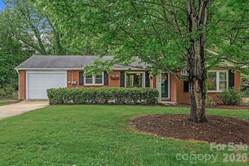 1106 Cherokee Dr, Hendersonville, NC, 28739-5514 | Card Image
