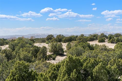 31 Calle Ventoso E, Santa Fe, NM, 87506-7729 | Card Image