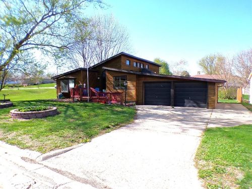 107 4th St Ne, State Center, IA, 50247-7739 | Card Image