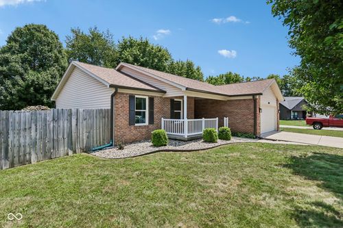 304 Fox Ridge Ct, Shelbyville, IN, 46176-8977 | Card Image