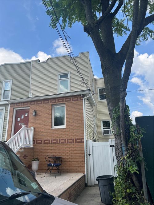 301 Beach 15th St, Far Rockaway, NY, 11691-4465 | Card Image