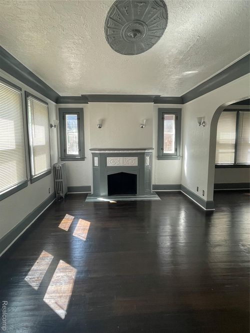 5105 Grayton St, Detroit, MI, 48224-2147 | Card Image
