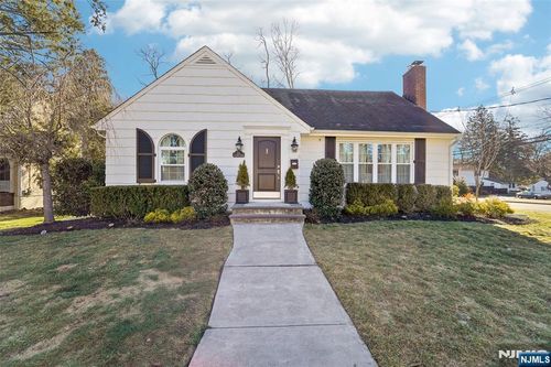 118 Lakewood Ave, Ho Ho Kus, NJ, 07423-1142 | Card Image