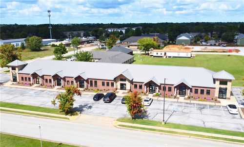 2323 W Chestnut St, Rogers, AR, 72756-3520 | Card Image