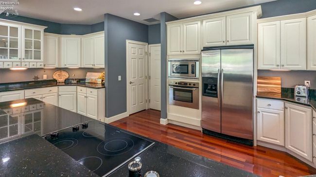 8051 E Lake Blvd, Condo with 4 bedrooms, 4 bathrooms and 2 parking in Marblehead OH | Image 19