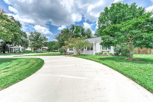 1601 Saxon Dr, Houston, TX, 77018-4122 | Card Image