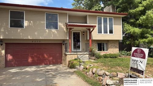 8212 Bondesson St, Omaha, NE, 68122-2273 | Card Image