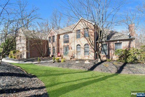 13 Greenfield Hl, Sparta, NJ, 07871-3568 | Card Image
