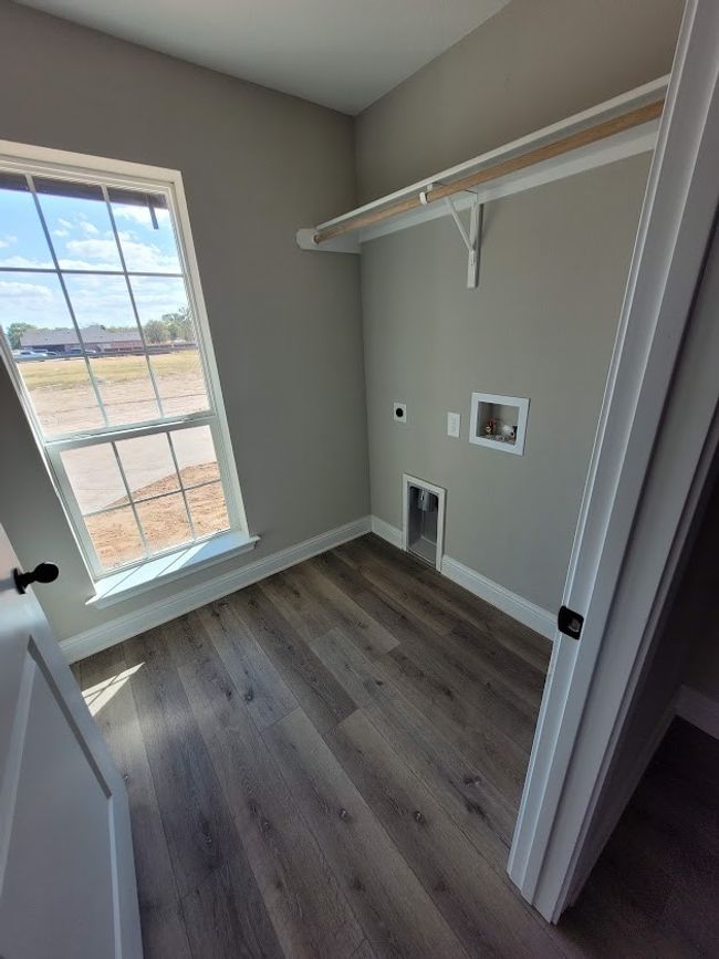 647 Mesquite Tree Rd, House other with 3 bedrooms, 2 bathrooms and 2 parking in Lacy Lakeview TX | Image 8