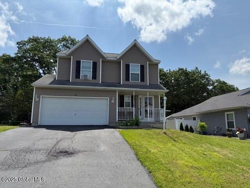 30 Red Oak Dr, Scotia, NY, 12302-3033 | Card Image