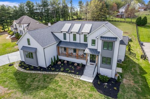 9409 Clovercroft Rd, Franklin, TN, 37067-8132 | Card Image