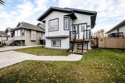 8844 75 Ave, House other with 3 bedrooms, 2 bathrooms and 2 parking in Grande Prairie AB | Image 2