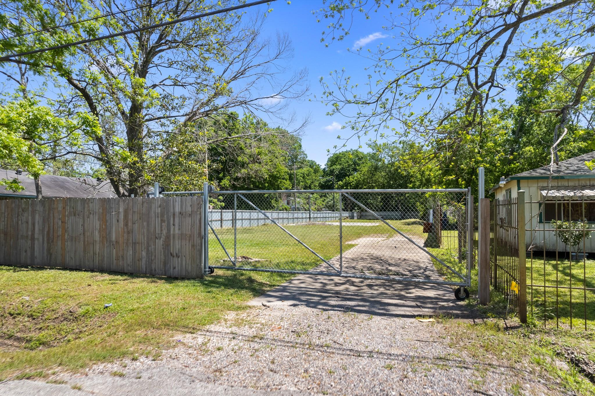 Land in Houston 3