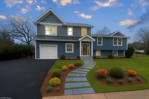 12 Sugar Plum Ln, Fairfield, CT, 06824-3531 | Card Image