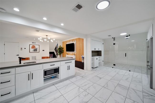140 S Timber Top Dr, House other with 3 bedrooms, 3 bathrooms and 2 parking in Spring TX | Image 15