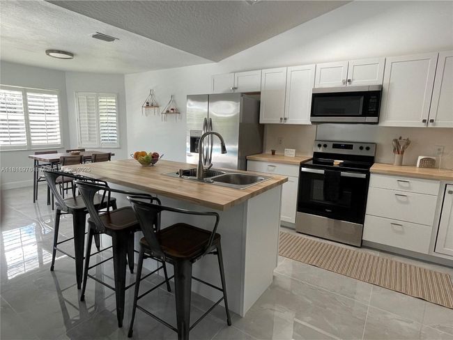 107 Paddock St, House other with 3 bedrooms, 2 bathrooms and null parking in Sebastian FL | Image 21