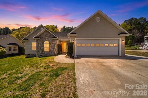 5175 Landing View Dr, Granite Falls, NC, 28630-8750 | Card Image