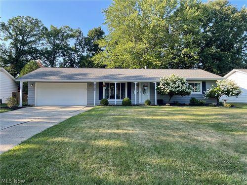 8289 Findley Dr, Mentor, OH, 44060-3851 | Card Image