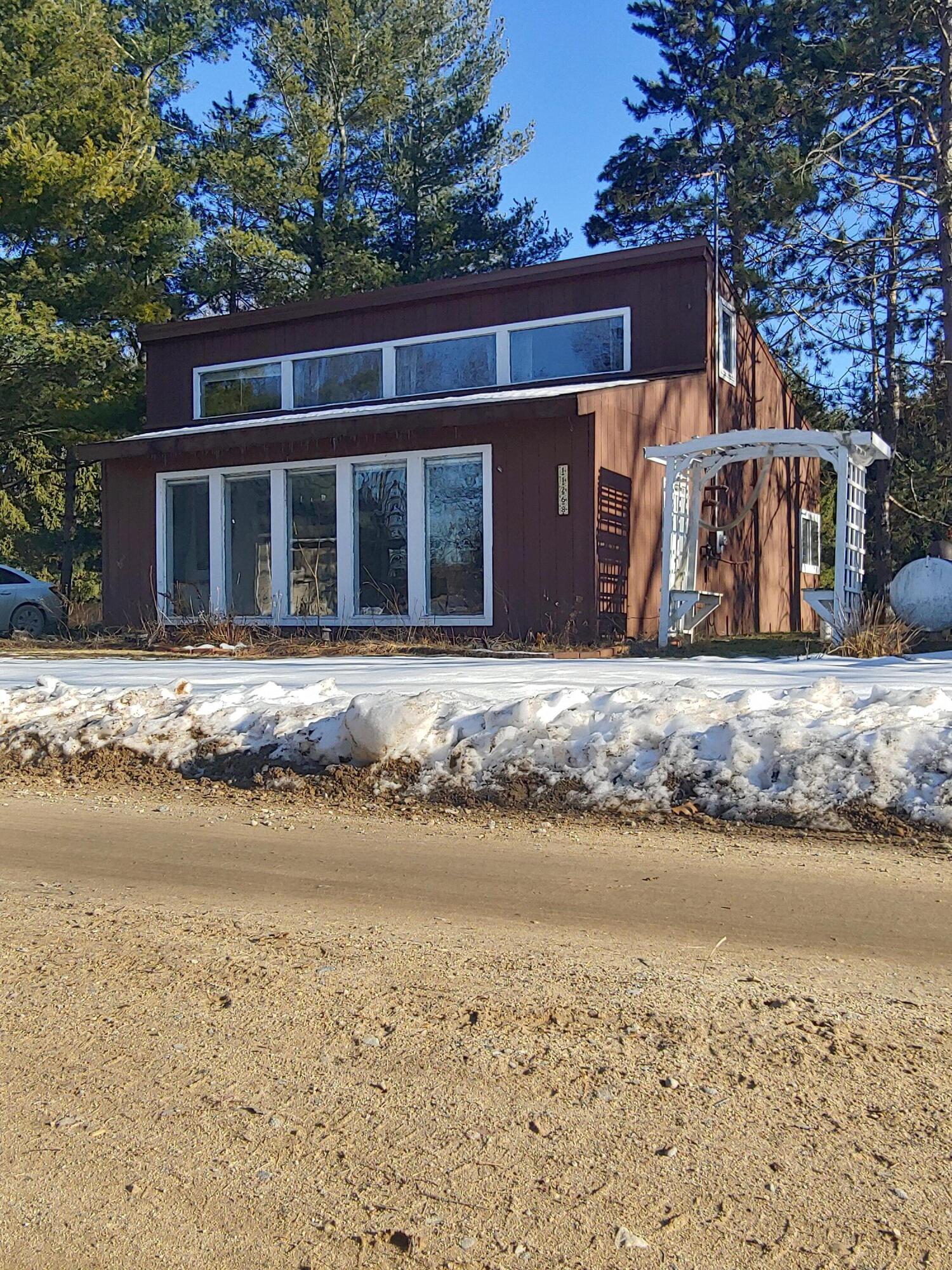 Shore Dr, Riverdale, MI 48877