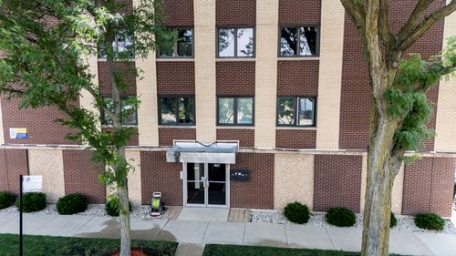 103-5925 W Gunnison St, Chicago, IL, 60630-3127 | Card Image