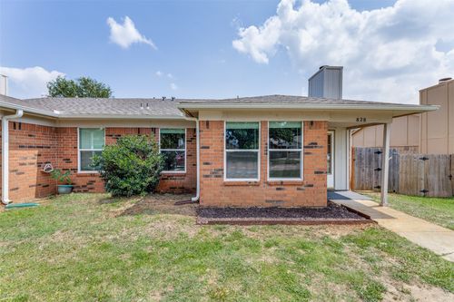 828 Woodland Ct, Kennedale, TX, 76060-5465 | Card Image