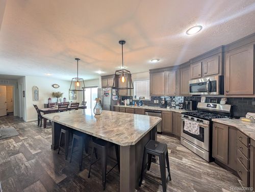 11219 Wildbrook Ct, South Lyon, MI, 48178-6641 | Card Image