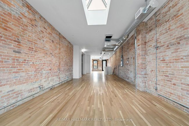 300 - 974 Queen St E, Home with 0 bedrooms, 1 bathrooms and null parking in Toronto ON | Image 11