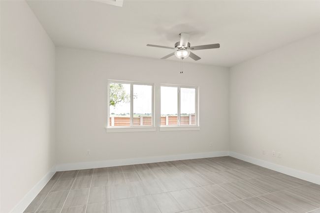 Unfurnished room with a ceiling fan and baseboards | Image 7