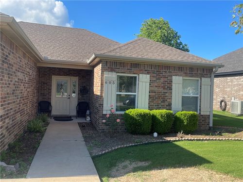 605 Teri Dr, Siloam Springs, AR, 72761-2605 | Card Image