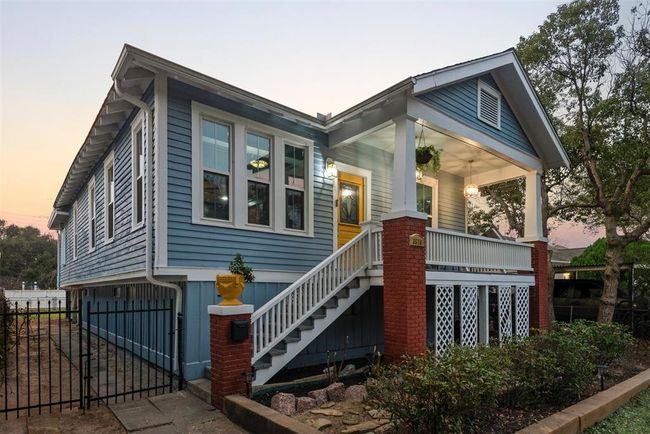 3610 Avenue P 1/2, House other with 3 bedrooms, 2 bathrooms and null parking in Galveston TX | Image 41