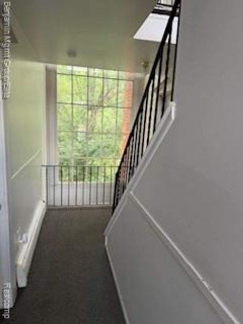 unit-24-31831 Grand River Ave, Farmington, MI, 48336-4141 | Card Image