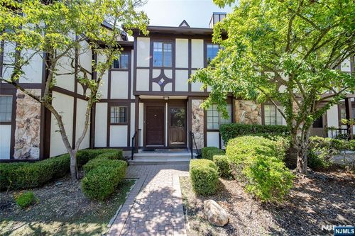 506 Mark Twain Way, Mahwah, NJ, 07430-3472 | Card Image