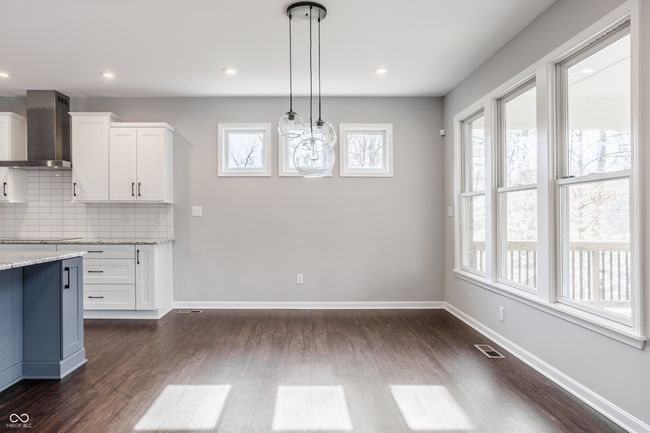 Breakfast nook will accommodate a large table. | Image 24
