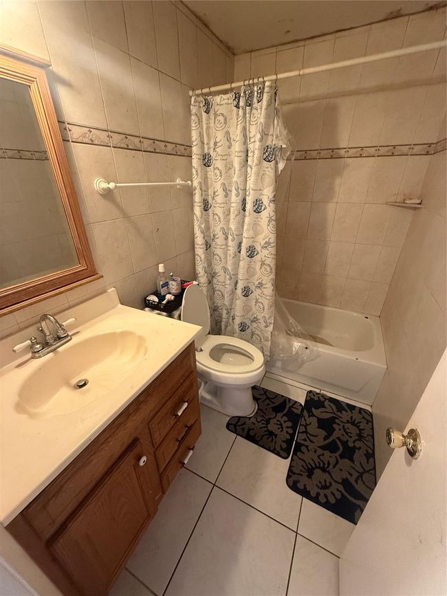 7008 Nw 81 St St, House other with 4 bedrooms, 2 bathrooms and null parking in Tamarac FL | Image 6