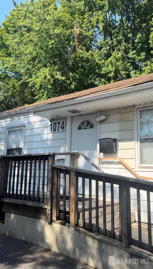 1074 State Route 18, East Brunswick, NJ, 08816-4350 | Card Image