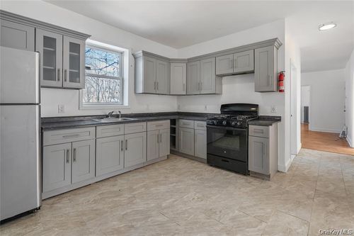 apt-3-94 Winnikee Ave, Poughkeepsie, NY, 12601-2759 | Card Image
