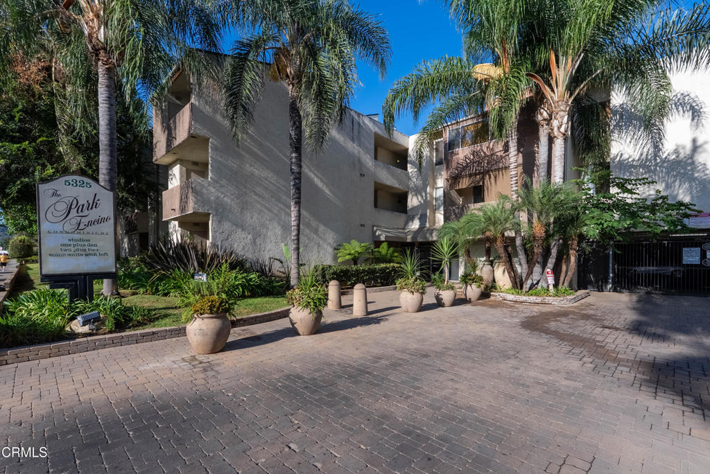 Residential in Encino 4