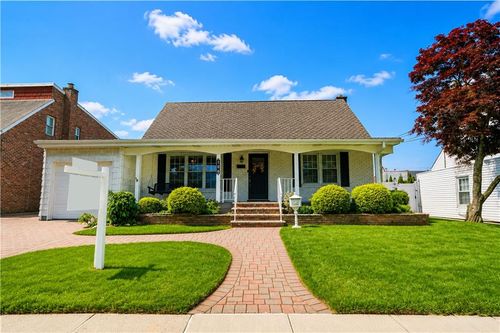 106 Lander Ave, Staten Island, NY, 10314-2701 | Card Image