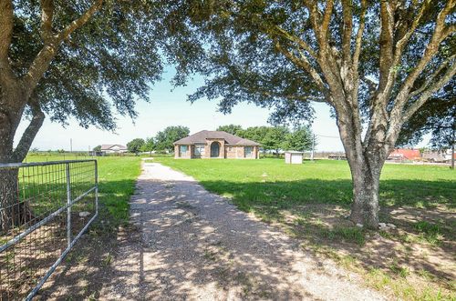 5575 Bollinger Rd, Sealy, TX, 77474-9656 | Card Image