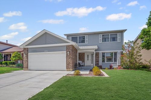 870 Debra Ln, Elk Grove Village, IL, 60007-3042 | Card Image