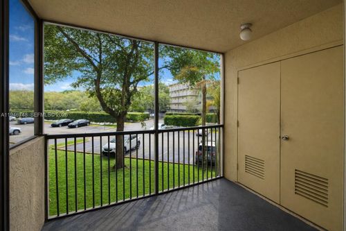 apt-207-8343 Lake Dr, Doral, FL, 33166-7729 | Card Image